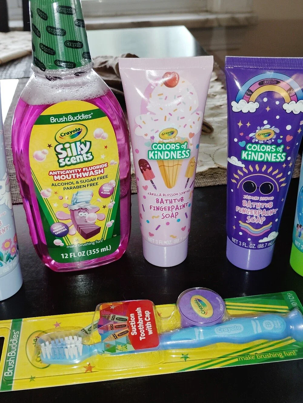 Crayola silly scents color of kindness kids collection. Includes super cute Bath